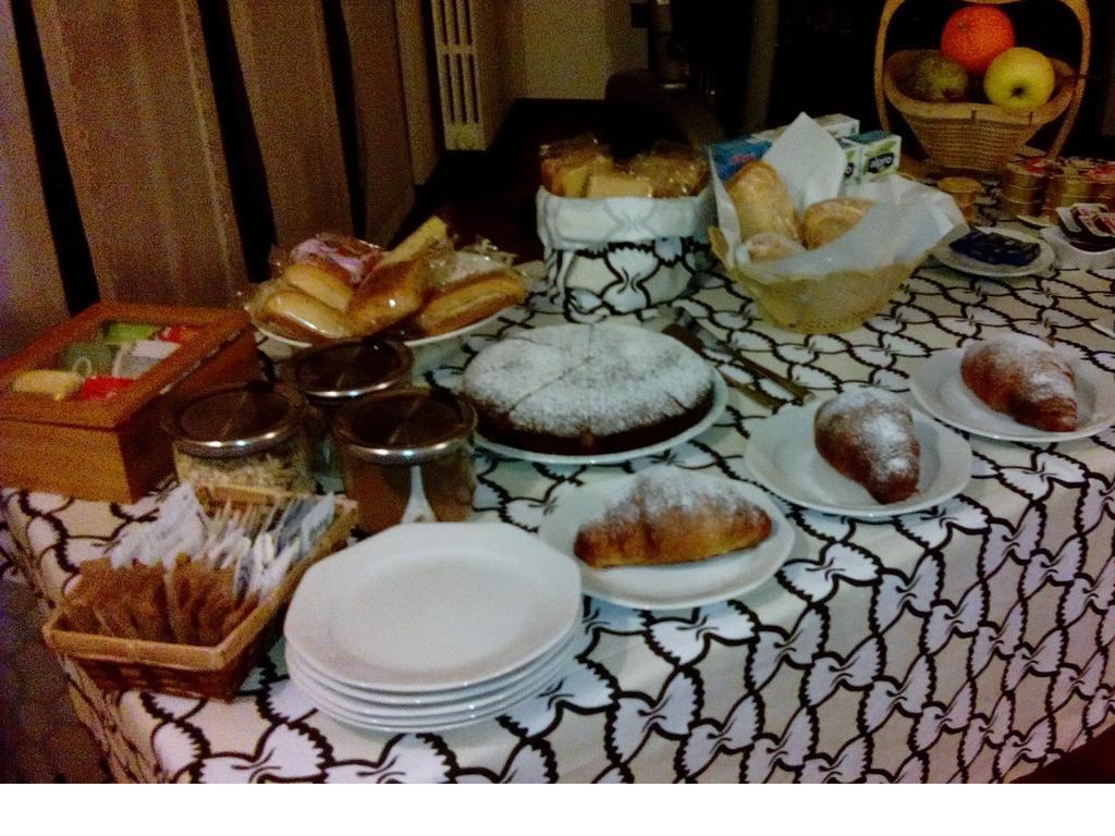 Crespi House Bed & Breakfast Parabiago Room photo
